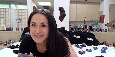 Brunette Camgirl with nice ass solo