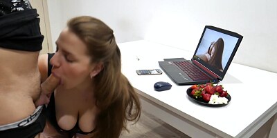 Video STRAWBERRY Login STRICTLY 18+
