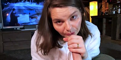 Sucking Him Off While He Is Gaming - How Long Will He Last? Uncut Footage