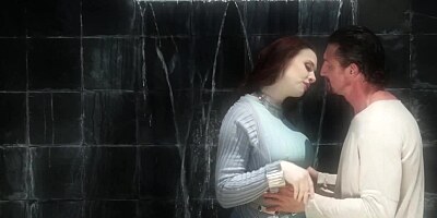 A pale bitch is in the jacuzzi with her lover, kissing him