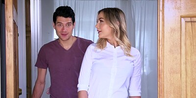 Hottie in short skirt forgets about homework because wants sex