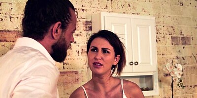 Masseuse Paige Owens takes her client's penis in the mouth