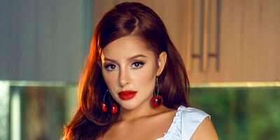 Sensual glamorous model Vanna Bardot exposes her naked body