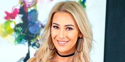 Rich babe with perfect boobs Jordan Maxx jumps on a huge dick