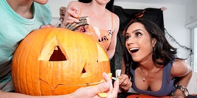 Beautiful doll with big boobs Tia Cyrus jumps on a long dick