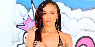 Cute anal in the cowgirl pose with a hot exotic doll Julie Kay