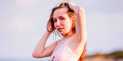 Good-lookinh young angel Lina Mercury nicely rammed by a huge cock