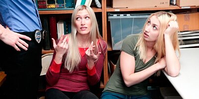 Gorgeous blondes Sierra Nicole and Filthy Rich enjoy hardcore sex