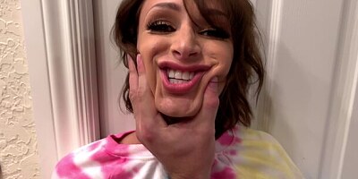 Pretty adorable hottie Emma Hix opens her wet pussy for a dick