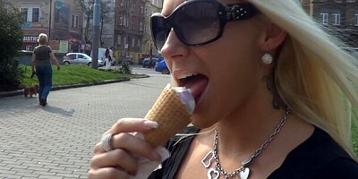 All-natural amateur blonde is having good sex on the casting