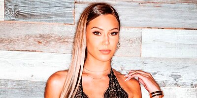 Sensual chick with round ass Avery Cristy likes intensive anal sex