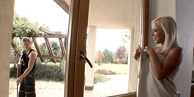 Young gardener bangs all holes of blonde girl with high speed