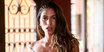 Aesthetic hottie Baby Nicols shows off her dick-riding skills