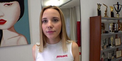 Spicy natural teen Anna P is sucking a dick on the knees