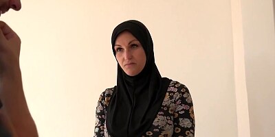Hot Busty Muslim Mom