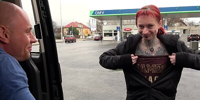 Totally Pierced and Tattooed Wierd Creature Rock the Cock in Driving Car