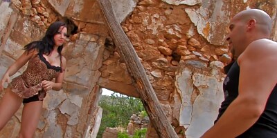 Brunette whore getting analized outside