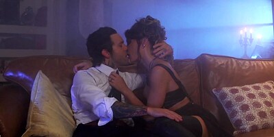 Hot spontaneous sex with powerful lady and surprised guy