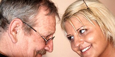 An old guy with a big dick fucked a hot blonde Antynia La Rouge