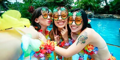 Hazel Heart, Riley Jean and Remi Jones love intensive dick-riding