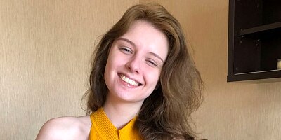 All-natural brunette with small tits Sienna Kim is fingering her little crack