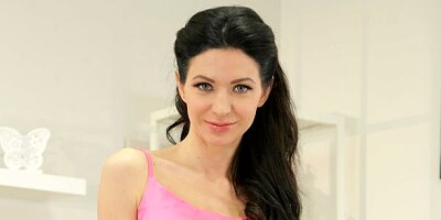 Sensual brunettes Arian Joy and Tiny Tina share a huge dick