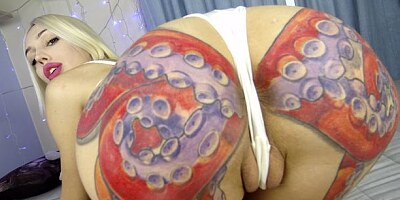 Cute big-boobed blonde Telari Love stimulates her tight pussy