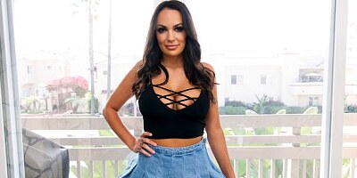 Glamorous brunette with big boobs Sofi Ryan rides on a long penis