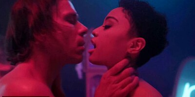 Sensual ebony model Honey Gold feels a long pole deep in her wet pussy