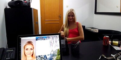 Beautiful blonde hottie gives a passionate blowjob on the knees