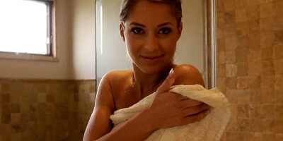 Curvy hottie with long legs Presley Hart fucked in the bedroom