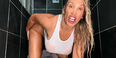 Soloing blonde Rebecca More stimulates her hungry wet pussy