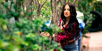 Good girl with small tits Vanessa Sky cheats in the kitchen