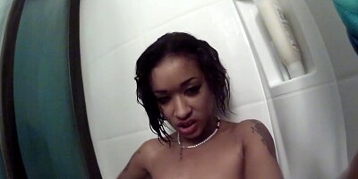 Skin Diamond - Pornstar Skin Diamond Plays With Her Ana