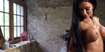 A hot policewoman loses her uniform and she gets penetrated