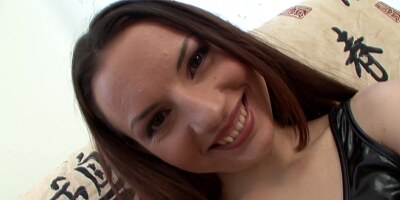 MIRANDA FISTED IN THE PUSSY - Miranda e Kate