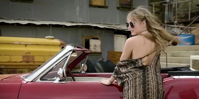 Possessor of red cabriolet treats excited pussy with fingers