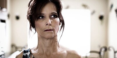 Very nice and hot MILF Syren De Mer is feeling two dicks in her ass