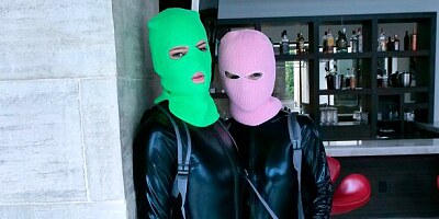 Stunning models Leah Lee and Bella Rose are enjoying big cocks