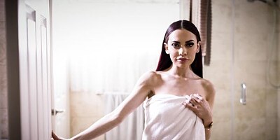 Sabina Rouge and Mary Moody are eating tight pussies of each other