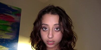 Slutty brunette Marilyn Mansion is blowing a massive dick on the knees