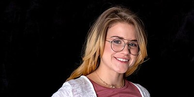 All-natural stepsister Taylor Blake screwed from behind on the sofa