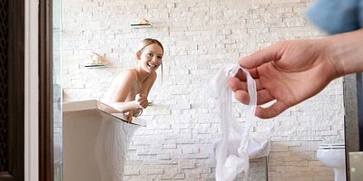 Beautiful soapy hottie Lily Larimar gives a blowjob in the bathtub