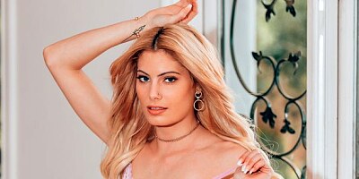 Exciting girlfriend Nella Jones enjoys intensive anal penetration