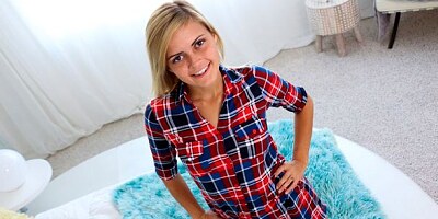 Beautiful natural hottie Madison Hart is trying herself in porn