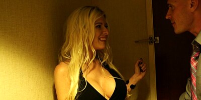 Outstanding paid sex with a glamorous busty blonde Riley Evans