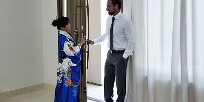 Adorable Asian hottie Ember Snow feels a huge dick inside her small mouth