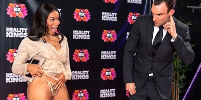 Ebony doll Jenna Foxx is having fun with her white friend