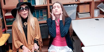 Two babes Samantha Hayes and Erica Lauren suck a dick in the office