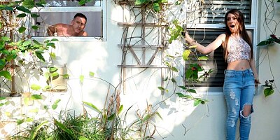 Sensual angel Joseline Kelly is having sex by the poolside